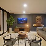 Spectacular 3Br - Private Jacuzzi - Downtown Gem