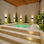 Spectacular 3Br - Private Jacuzzi - Downtown Gem