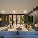 Spectacular 3Br - Private Jacuzzi - Downtown Gem