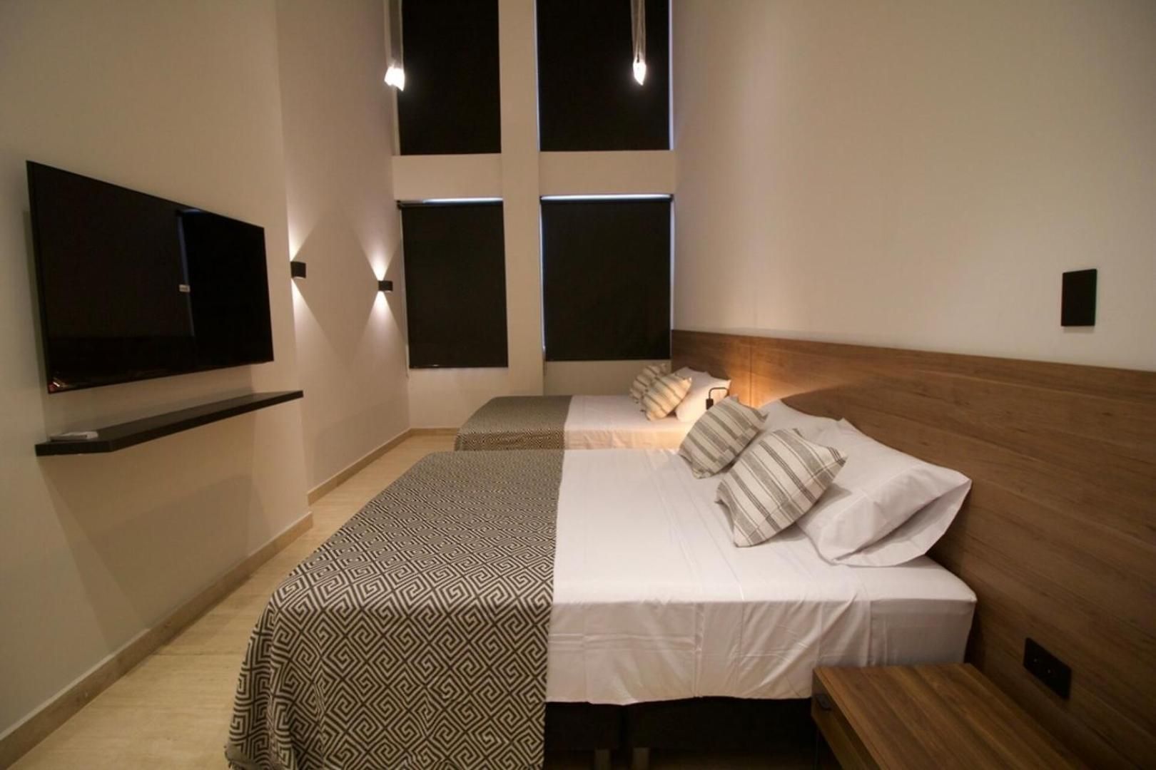 Spectacular 3br - Private Jacuzzi - Downtown Gem *