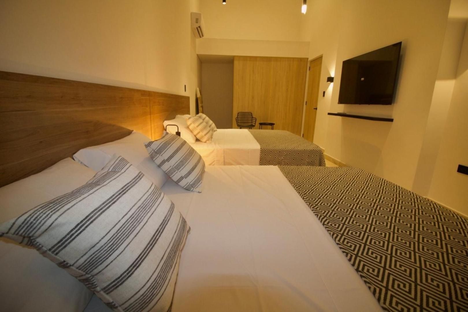 Spectacular 3br - Private Jacuzzi - Downtown Gem *