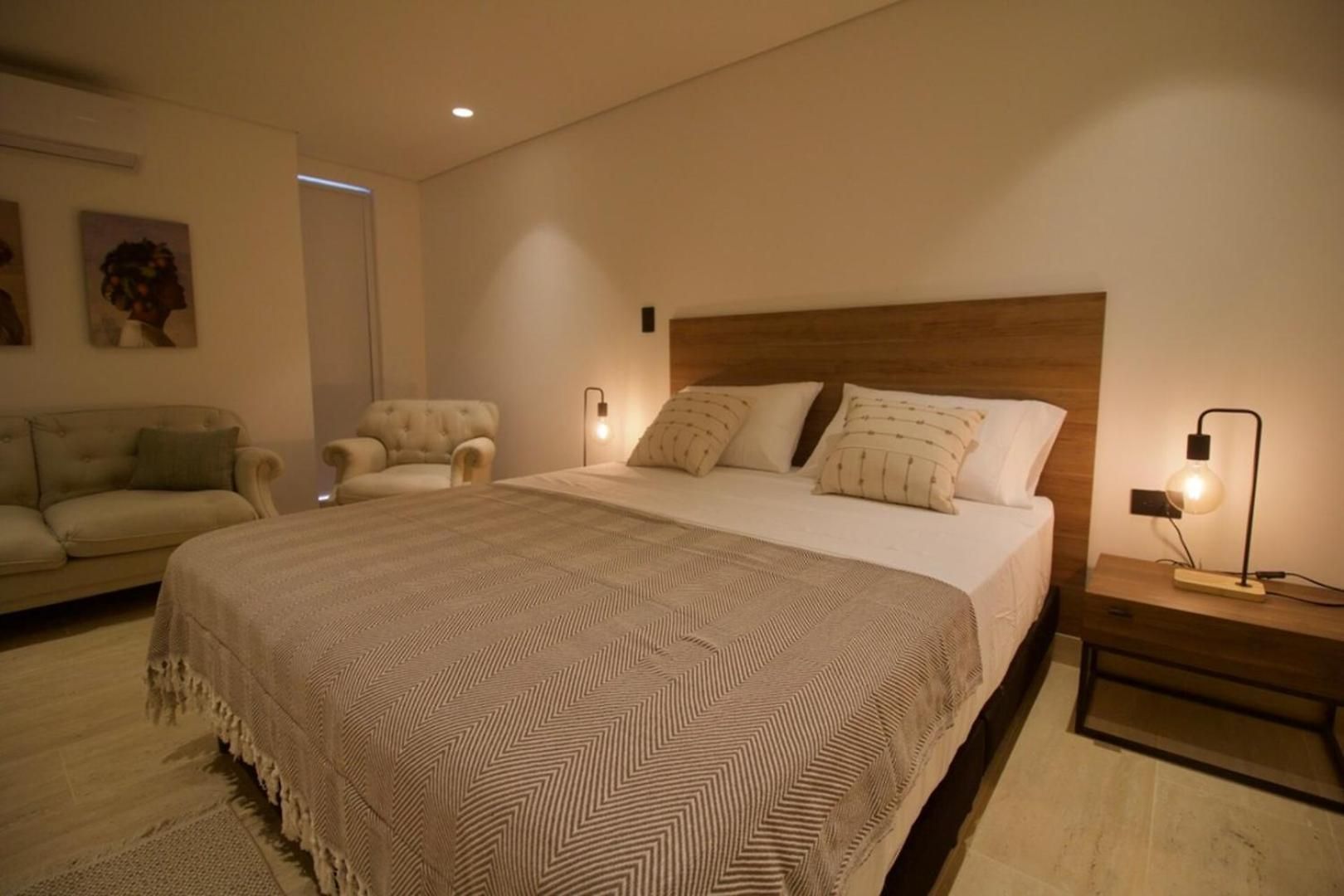 Spectacular 3br - Private Jacuzzi - Downtown Gem *