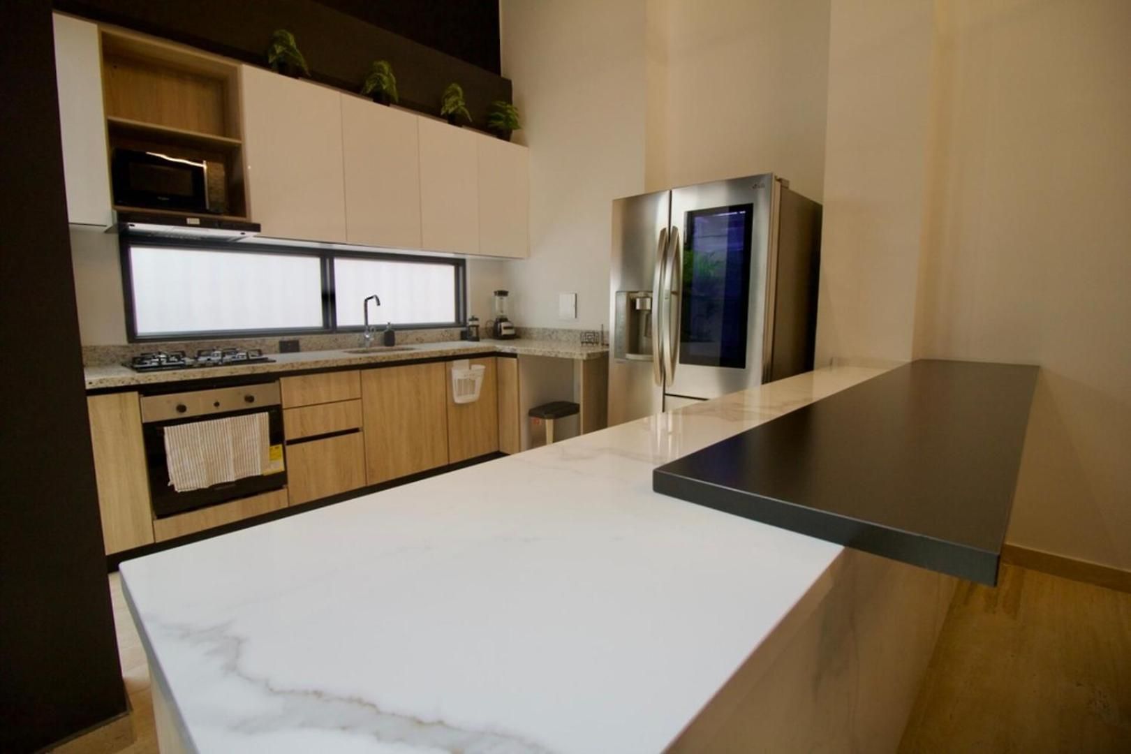 Spectacular 3br - Private Jacuzzi - Downtown Gem
