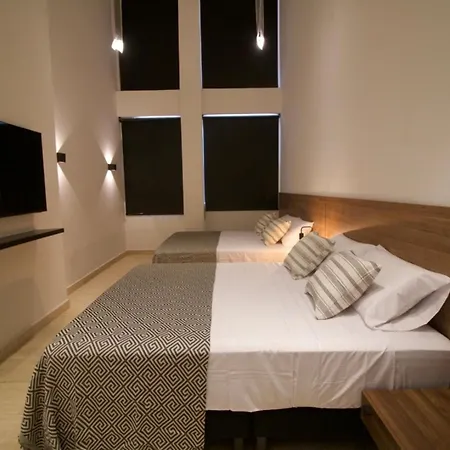 Spectacular 3br - Private Jacuzzi - Downtown Gem *