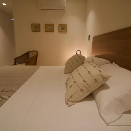 Spectacular 3br - Private Jacuzzi - Downtown Gem