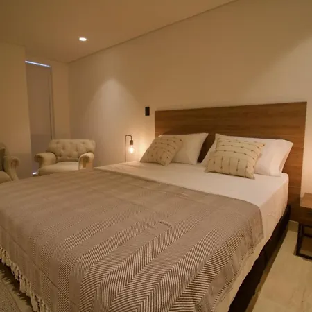 Spectacular 3br - Private Jacuzzi - Downtown Gem *