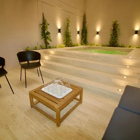 Spectacular 3br - Private Jacuzzi - Downtown Gem *