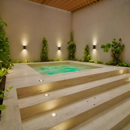 Spectacular 3br - Private Jacuzzi - Downtown Gem