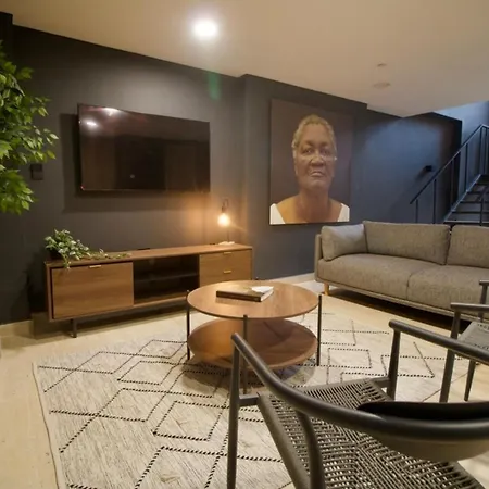 Spectacular 3br - Private Jacuzzi - Downtown Gem *